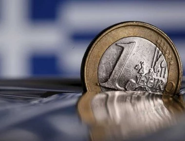 Bloomberg: Η ελληνική οικονομία «απειλεί» και πάλι την Ευρώπη